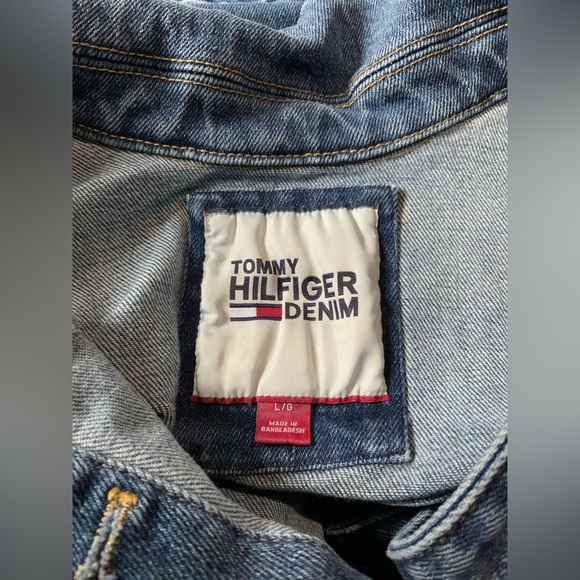 Tommy Hilfiger Vintage Women's Blue Denim Jacket, Classic Trucker Styling Size L - Picture 3 of 4